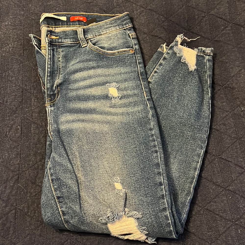 Distressed skinny jeans